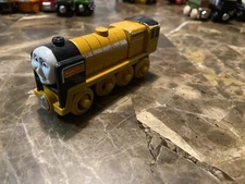 Thomas & Friends 2003 Gullane Murdoch Yellow Magnetic Train Tank Engine Wooden