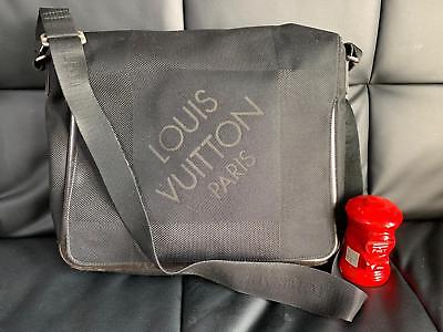 LOUIS VUITTON Damier Geant Messenger Bag Black For Sale at 1stDibs  louis  vuitton geant, louis vuitton checkered bag black, louis vuitton paris  messenger bag