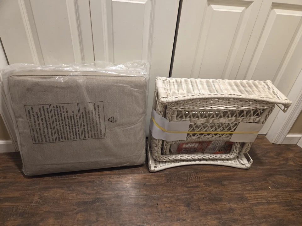 Hampton Bay Park prados vime branco pátio externo otomano com almofada - Imagem 3 de 4