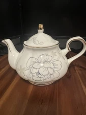 Ceramic Tea pot Floral Design White 855ml About 4 Cups (Gold)