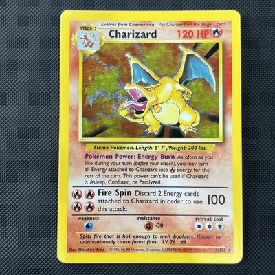 Wizards of the Coast Pokémon TCG Charizard Base Set 4/102 Holo Rare 120 HP