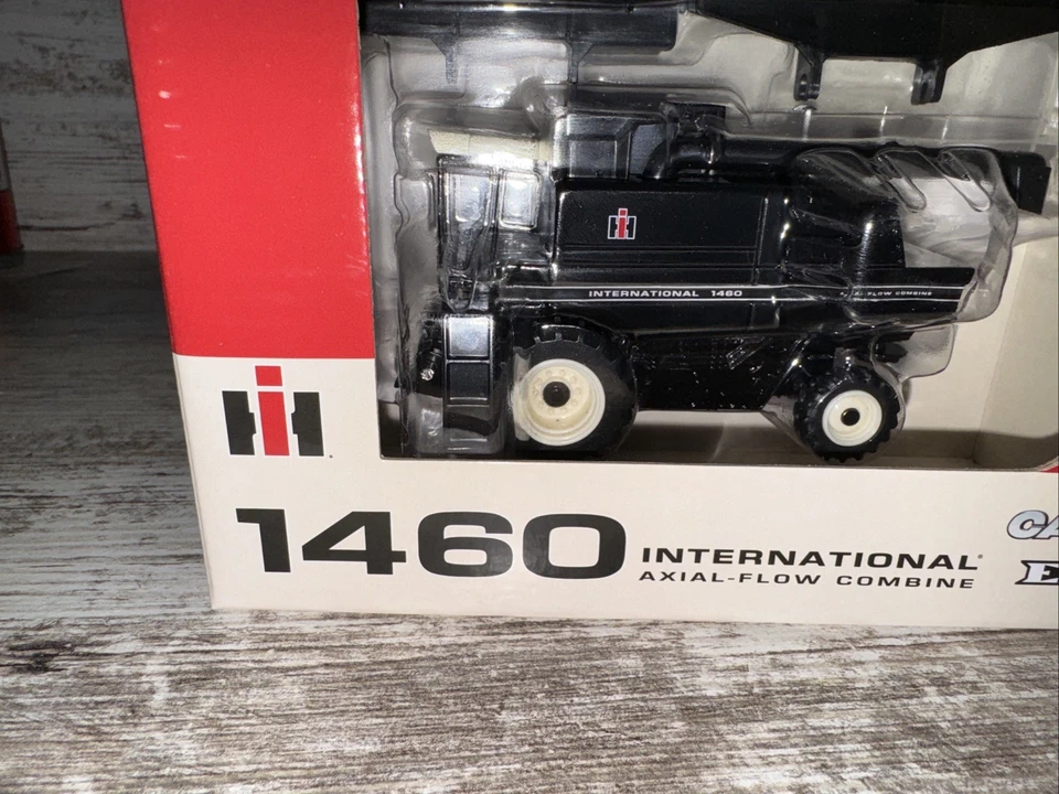 1/64 International Harvester 1460 Axial-Flow Combine Ertl Black Chase Both Heads - Image 3 of 4