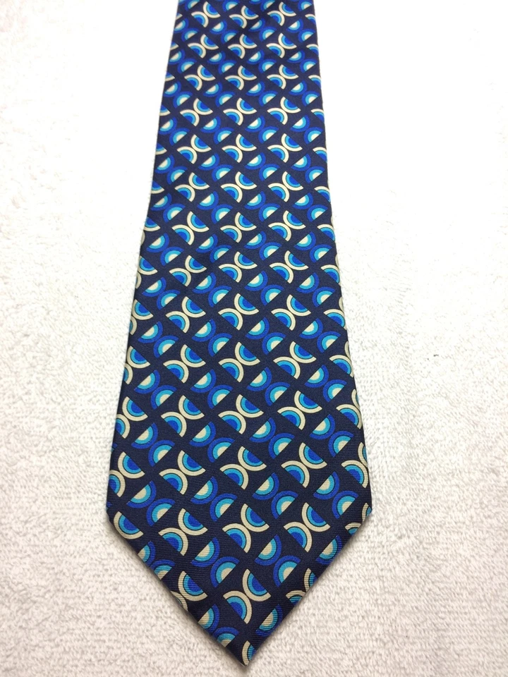 Gravata masculina JOSEPH AND LYMAN 3,75 X 60 PRETA COM TONS DE AZUL COM BRANCO - Imagem 2 de 4