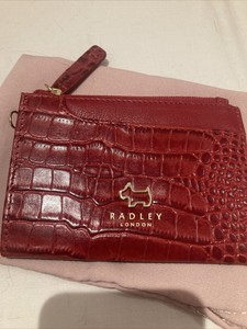 small purse with pockets