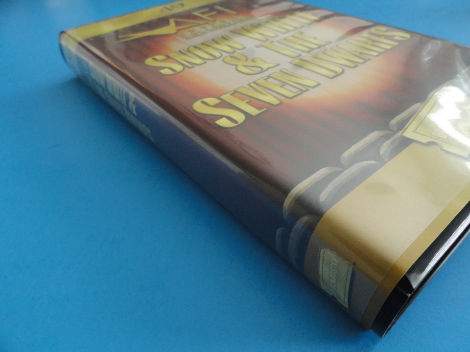 SNOW WHITE AND THE SEVEN DWARFS VHS CLAMSHELL #49 BLOCKBUSTER VID AFI COLLECTION - Image 3 of 4