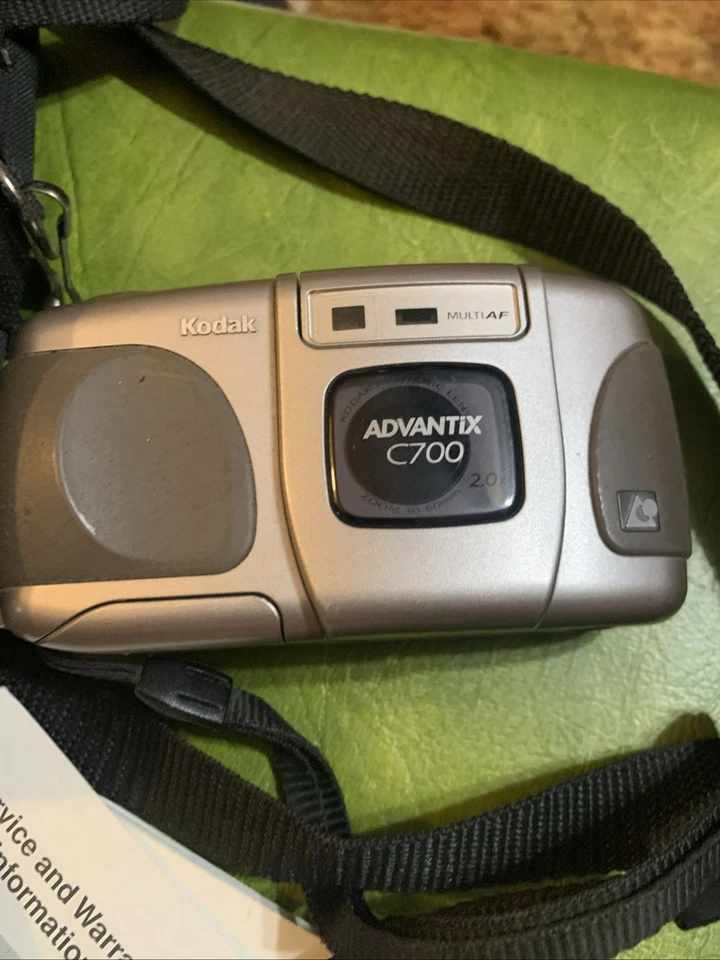 2 Vintage Kodak Advantix C700 Zoom APS Point & Shoot Cameras & Case & Papers - Image 3 of 4