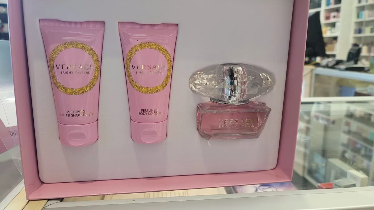Bright Crystal Perfume For Women By Versace 3 Pcs Gift Set Detail in Description