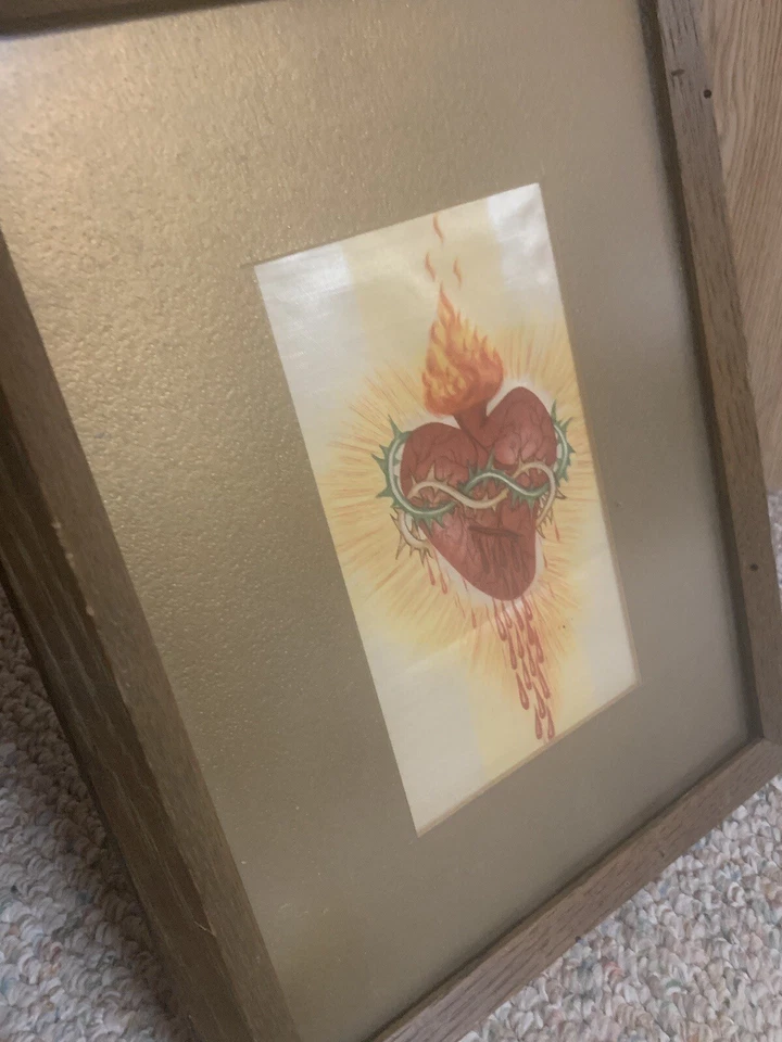 Corazón Llameante Sagrado Corazón De Colección con Crucifixión Enmarcado Retrato Foto 2 de 4