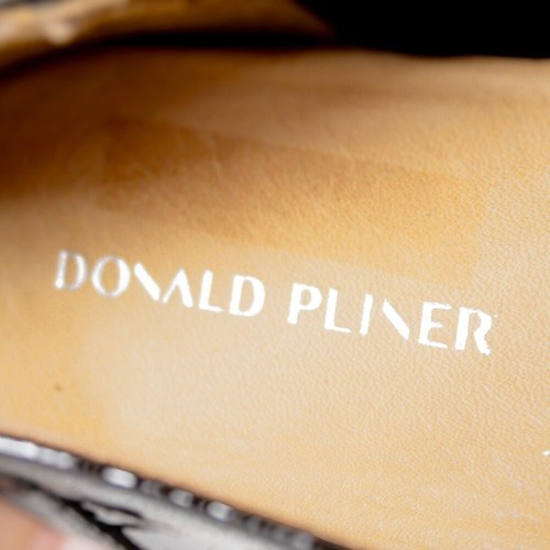 Mocassini Donald Pliner Balton punta grembiule nero vernice catena donna 10 - Foto 9 di 9