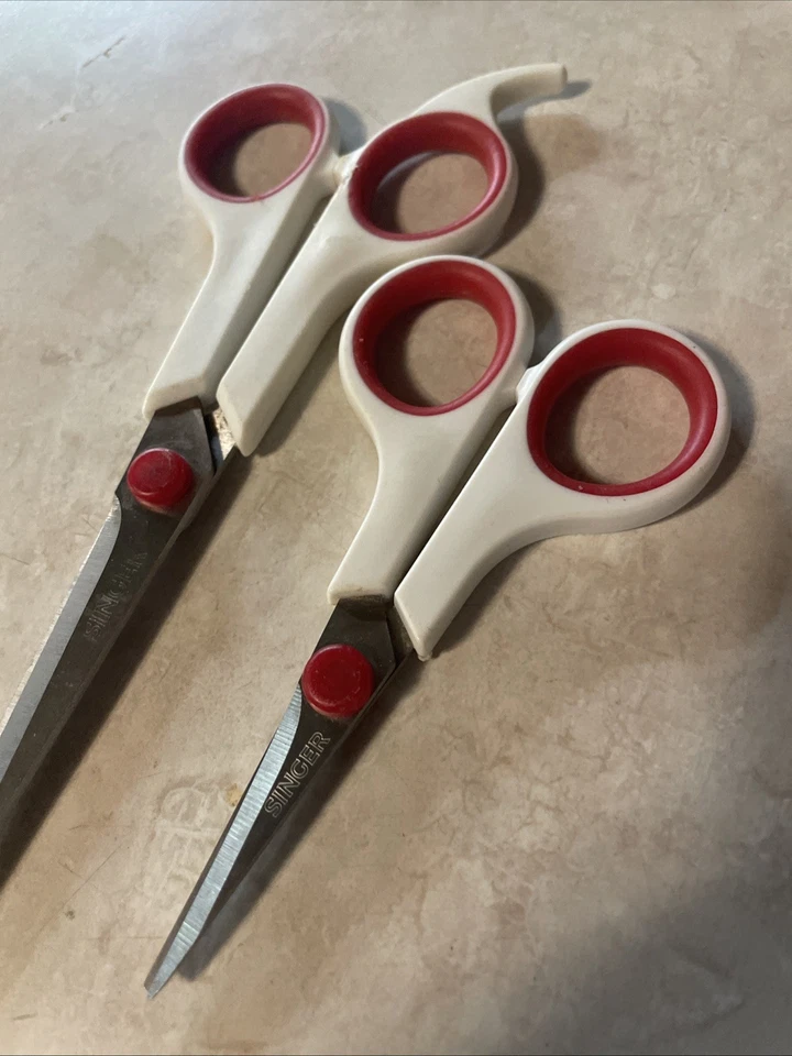 Singer Pair of Sewing Scissors 8 and 5 Stainless Steel Blades - Image 4 of 4