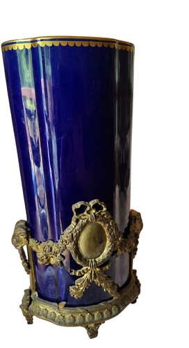Jarrón de porcelana de cobalto Sevres siglo XVIII bronce Ormolu Rams montaje en cabeza - Imagen 5 de 23