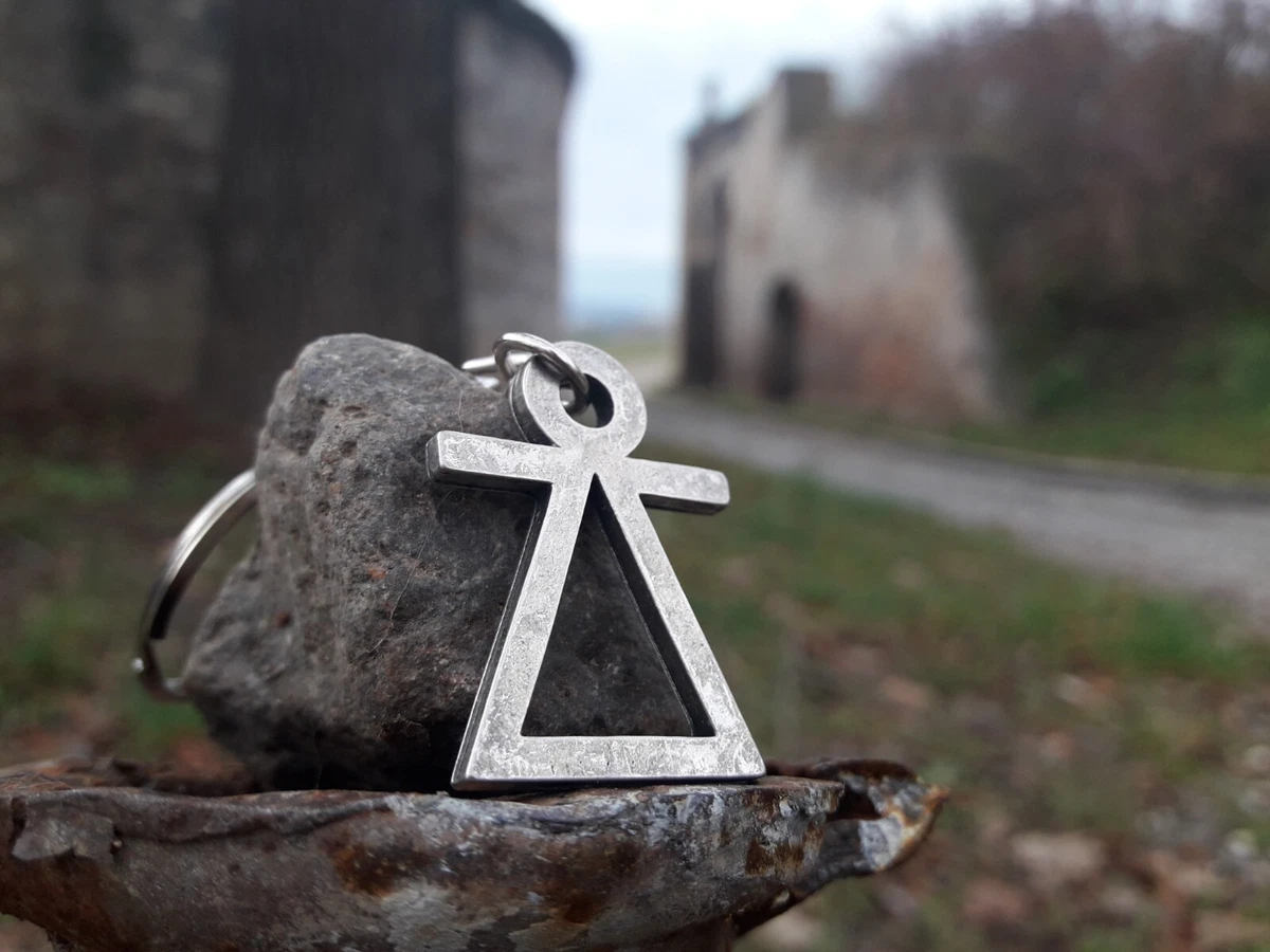 Goddess symbol best sale necklace