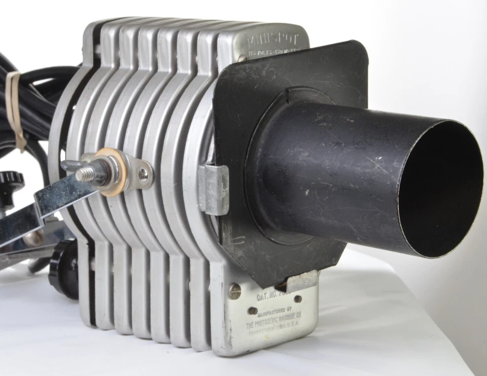 The Photogenic Machine Co. Minispot # 7800 Vintage Fresnel Spot w/lamp & snoot - Image 2 of 4