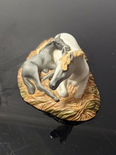 VINTAGE FRANKLIN MINT PORCELAIN HORSE GREAT HORSES OF THE WORLD CAMARGUE Chip - Picture 7 of 11