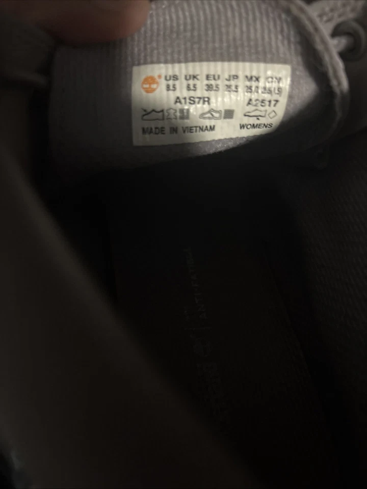 Timberland Waterproof Women’s Grey Purple  Boots Size 8 No Box  - Image 3 of 4