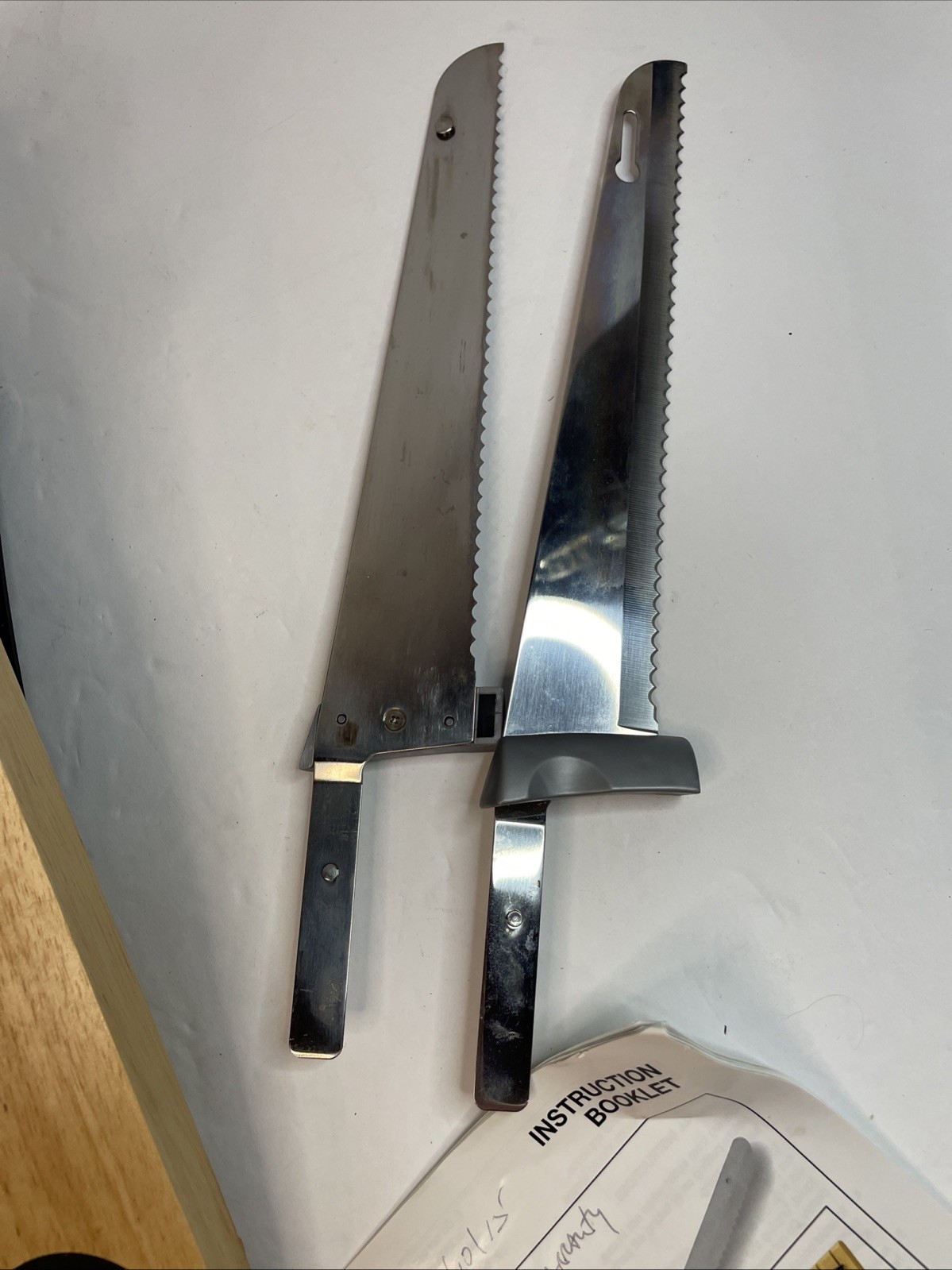 Cuisinart CEK-40 Electric Knife With 2 Blades And Butcherblock Holder Kitchen