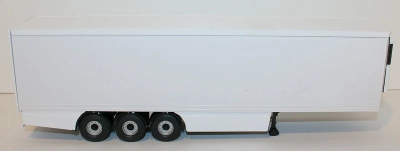 Corgi 1/50 Scale CC19912 - Tri Axle Fridge Trailer with Skirts - White - Image 4 of 4