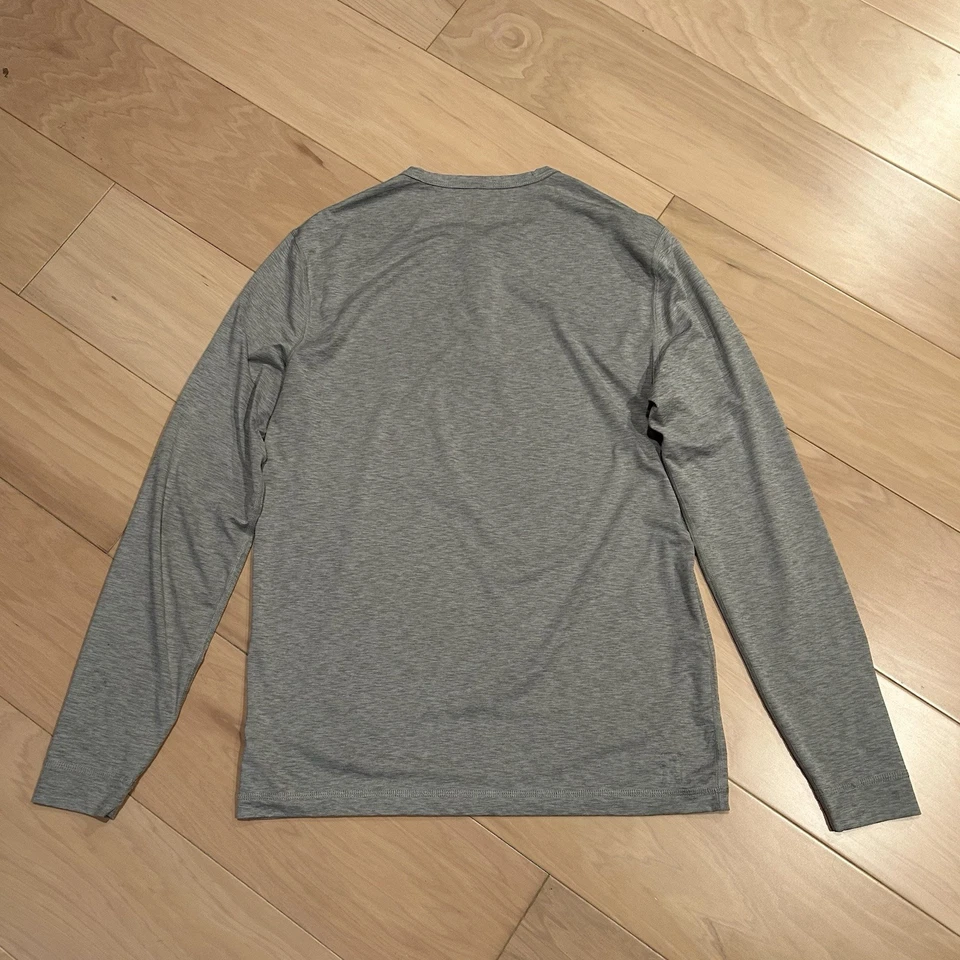 Camisa Henley Vuori Ease Performance Manga Larga *Defectos Para Hombre Grande Foto 4 de 4