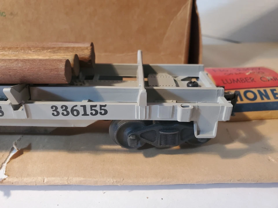 Vintage 1955 Lionel 3361X Operating Lumber Car w/ 4 Logs & OB Variation A - Image 4 of 4
