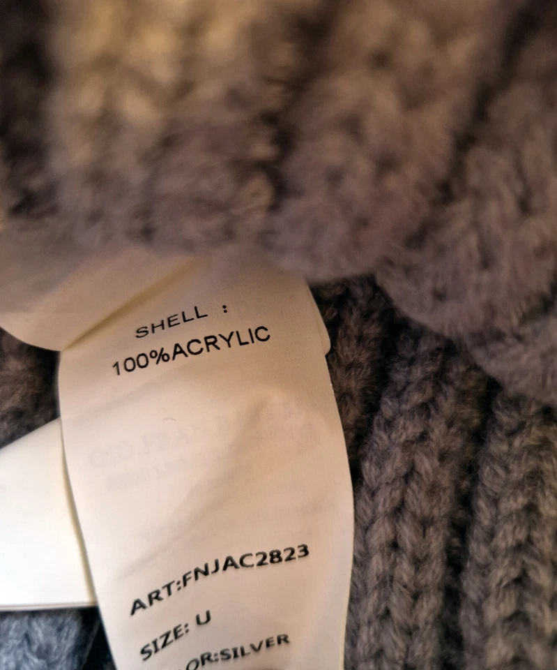 Berretto argento lavorato a maglia, pon pon in pelo, paillettes, Fun&Fun, Tg.U - Immagine 2 di 2