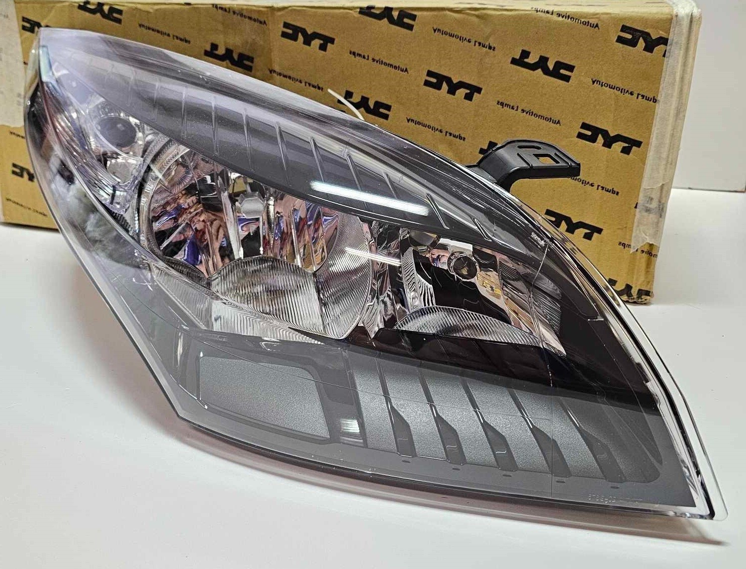 Phare avant droit TYC 20-11875-15-2 Megane 3 Phase 1 optique halogène H7