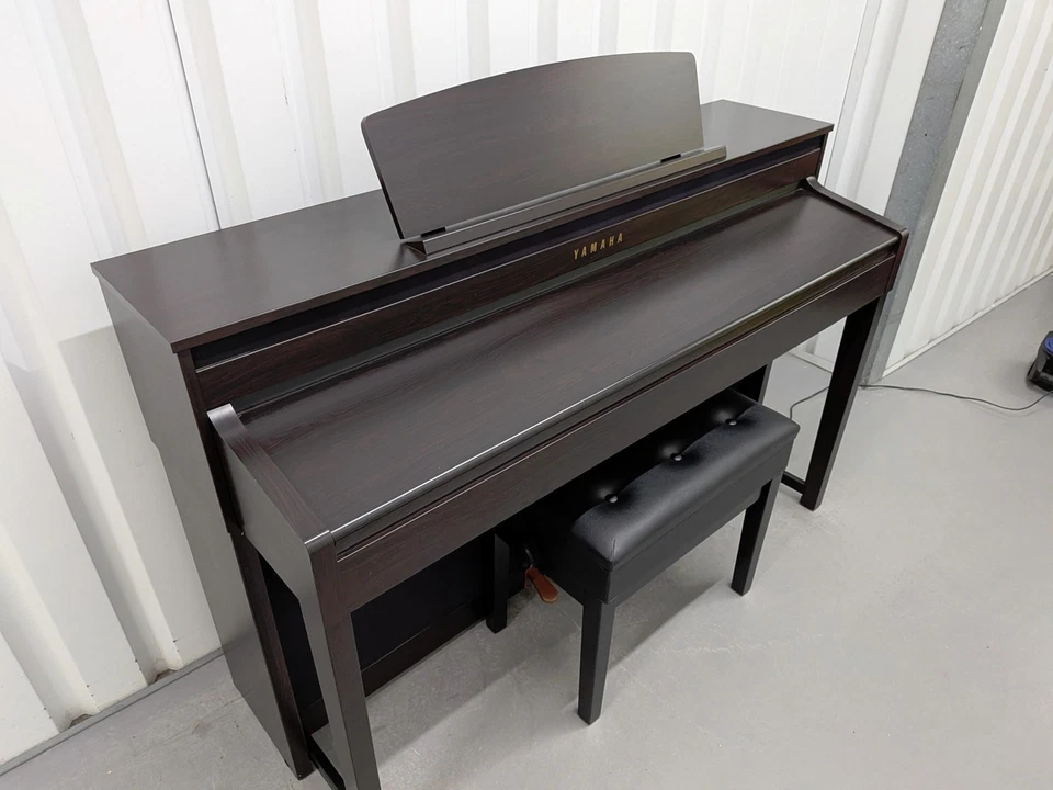 Yamaha Clavinova CLP-480PE digital piano + stool in glossy black stock #26365, photo 3 of 5