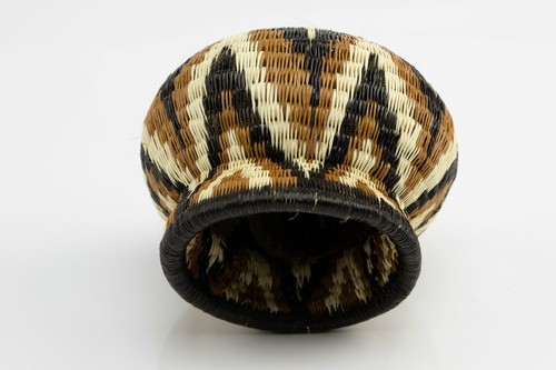 Wounaan Indian Hand Woven Brown Black and White Panama Basket - Picture 4 of 6