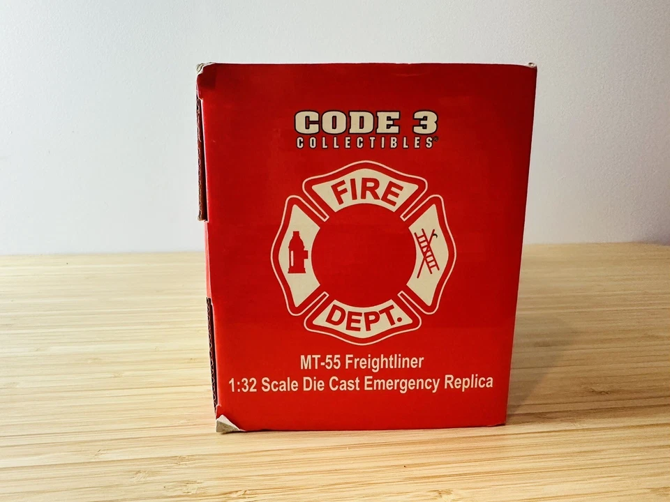 1:32 Code 3 FDNY New York Fire Department Freightliner MT-55 Command Post - Image 2 of 4