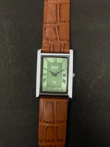 GREEN DIAL Vintage Seiko Slim Quartz Gentlemen's Wrist Watch - FREE SHIPPING
