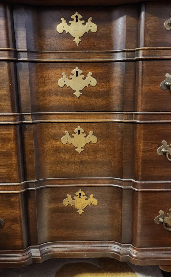 Cofre delantero bloque cerezo estilo Chippendale casa tradicional de Pennsylvania Foto 4 de 4