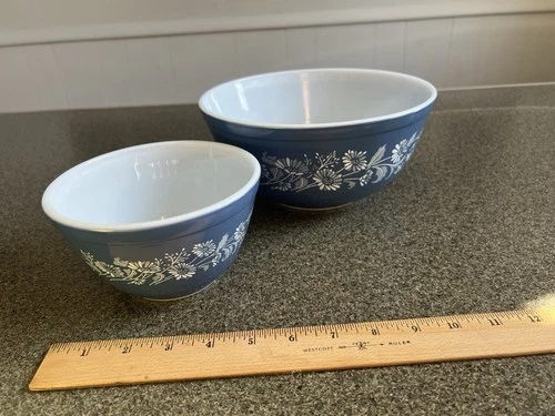 vintage Pyrex mixing bowls in the "Colonial Mist" pattern set of 2