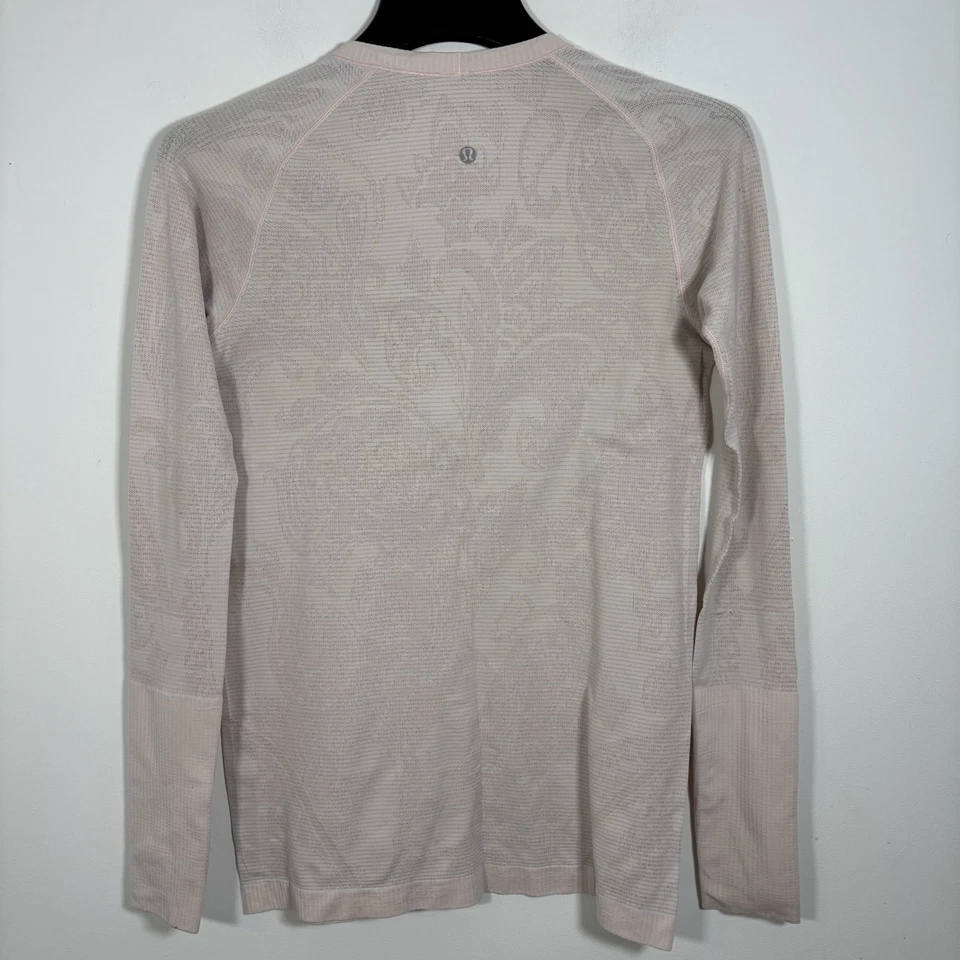 Paquete de 2 Top Lululemon Swiftly Tech Manga Larga 10 Rosa Paisley Pizarra Blanco Foto 3 de 4