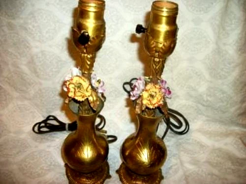 Lámparas toudoir flores porcelana bronce años 20 hojas Ormolu francesas antiguas ornamentadas Foto 2 de 4