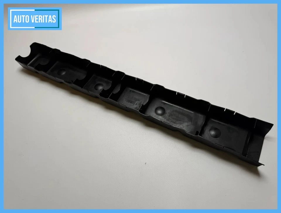 Original BMW 3 E36 1995 petrol 110kW valve cover 1720594 BEW4243 - Image 4 of 4