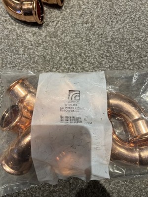Flowflex Kupfer Einpress-Wasserbogen - 35 mm x 16 Restposten. Nagelneue Beschläge 