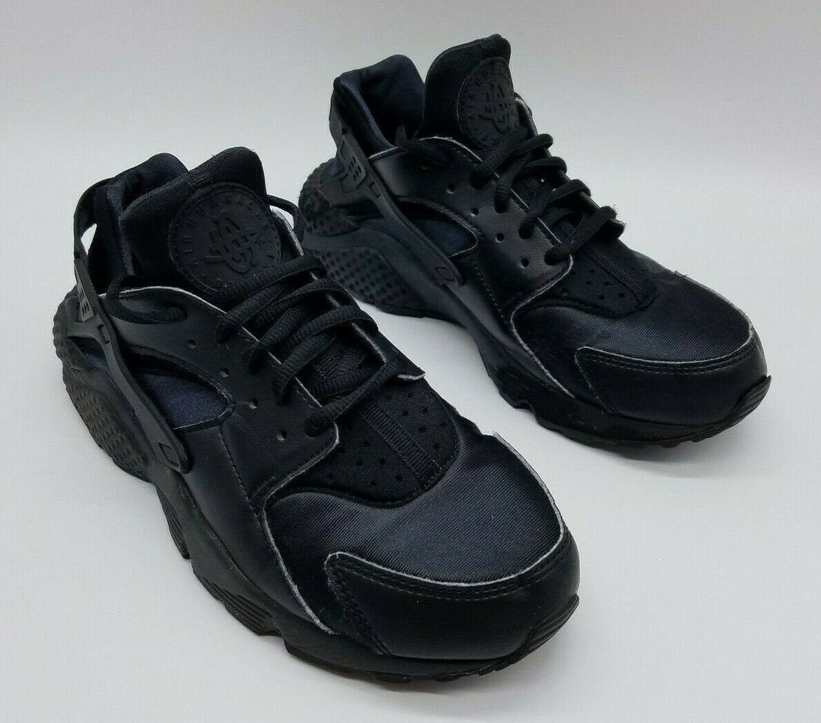 Nike Air Huarache Run Women's Size 8 Running Sneaker Triple Nike Air Huarache Run Women's Size 8 Running Sneaker Triple