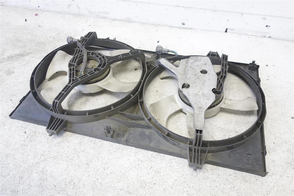 1996 1997 1998 1999 Infiniti I30 Radiator Cooling Fan Motor & Shroud 21481-38U10 - Image 4 of 4