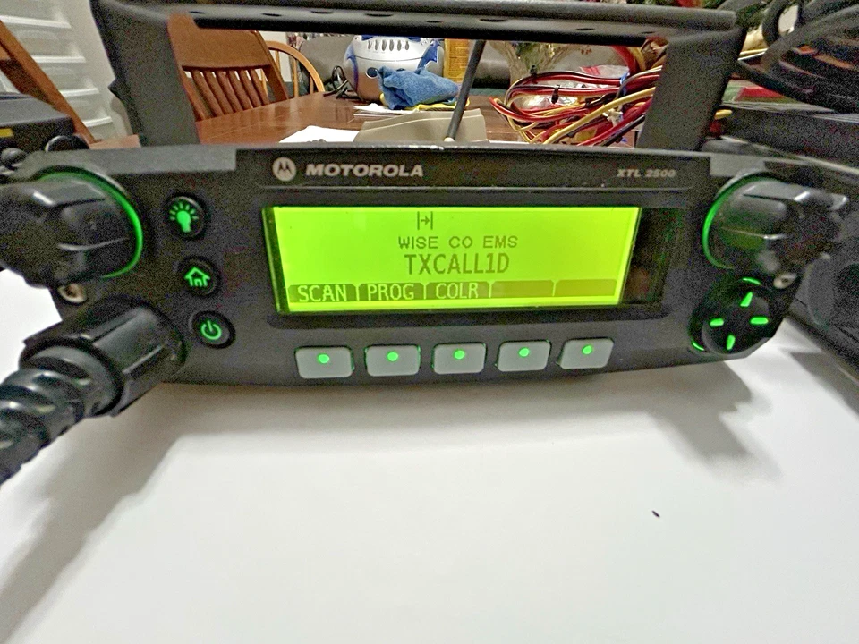 Motorola XTL2500 P25 Digital Radio VHF 110 Watt 136-174 Mhz M21KTM9PW1AN - Image 2 of 4