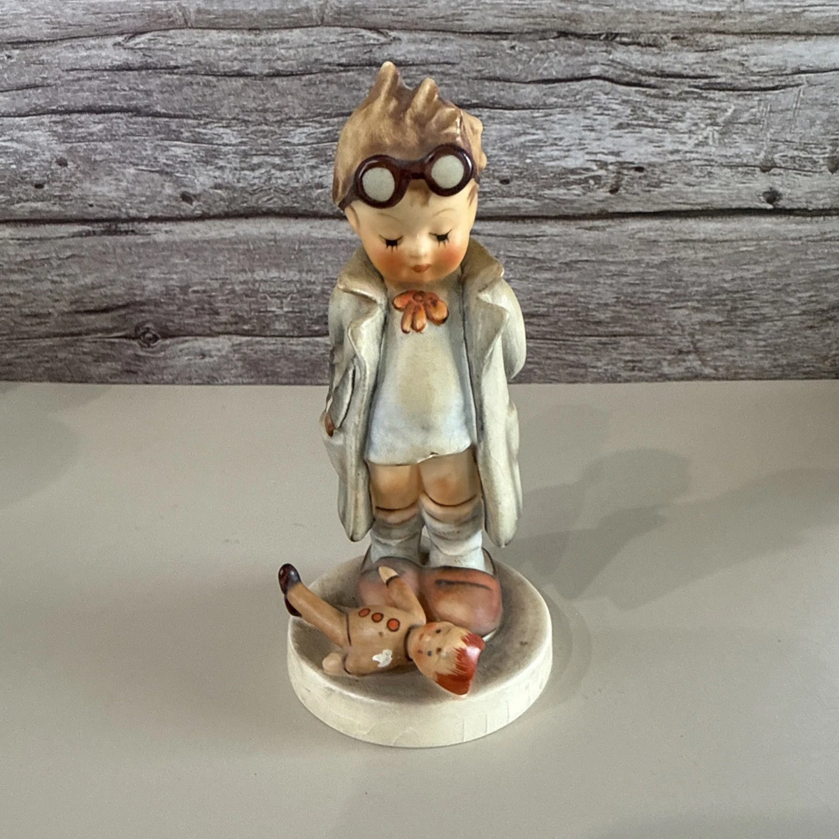 Goebel社製 Hummel フィギュア「Doctor」#127 Hummel Doctor 127 for