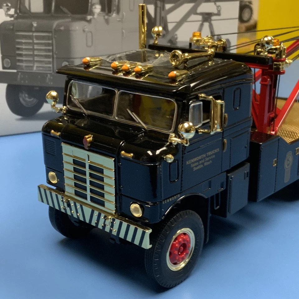 FIRST GEAR 1953 BULL-NOSE TOW TRUCK 19-2565 "KENWORTH TRUCKS & SERVICE "NEW" - Image 4 of 4