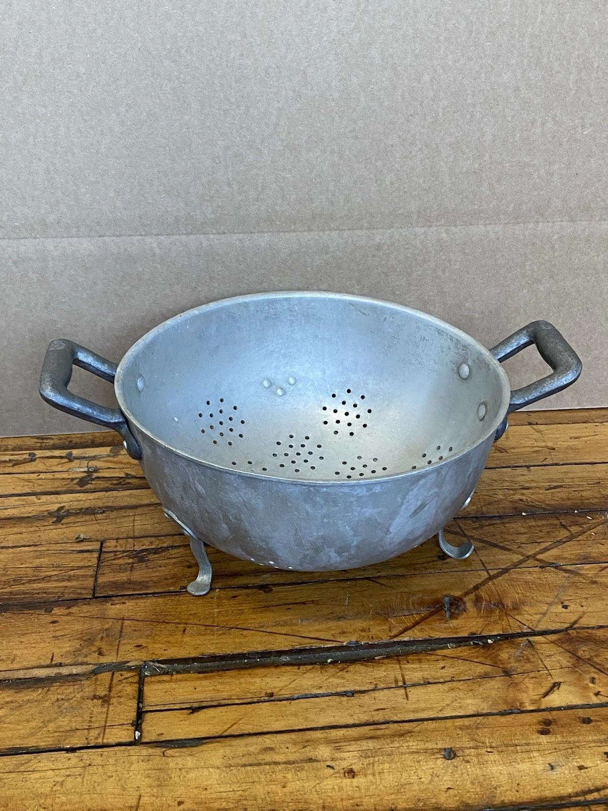 Vintage Wear Ever Aluminum Footed Colander Strainer w/ Handles Farmhouse 10"
Opens in a new window o
