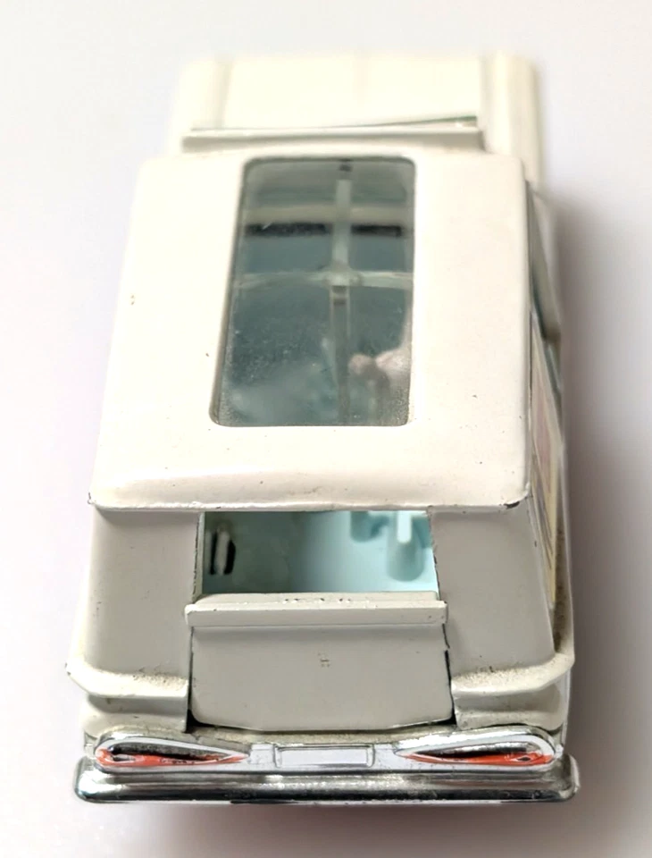 Excellent Vintage Corgi Toys 486 Chevrolet Impala Kennel Club Wagon Car W/ Dogs - Image 3 of 4