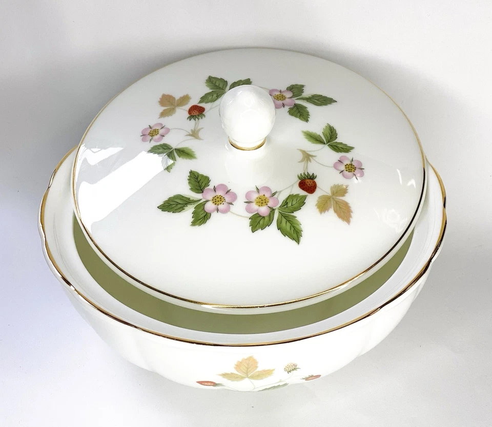 Cuenco de azúcar en polvo Wedgwood England Wild Strawberry de colección borde dorado Foto 2 de 4