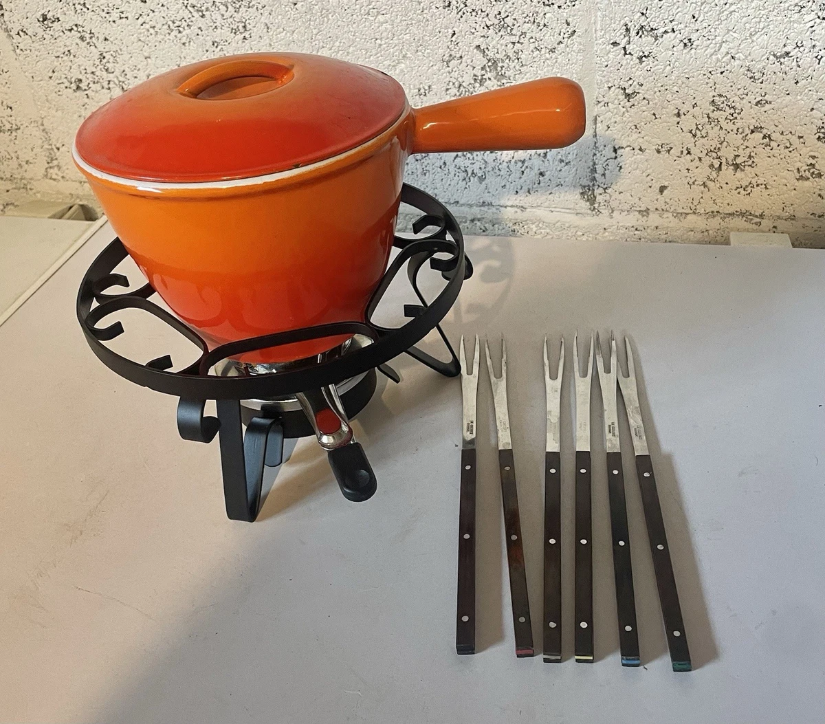 Service à Fondue en fonte pour fondue Bourguignonne, Savoyarde et Service à Fondue en fonte pour fondue Bourguignonne, Savoyarde et