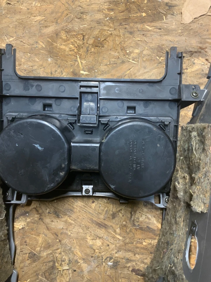 Console dianteiro 2004 Suzuki XL7 Grand Vitara - Suzuki (75810-50J20-KV1 porta-copo - Imagem 4 de 4