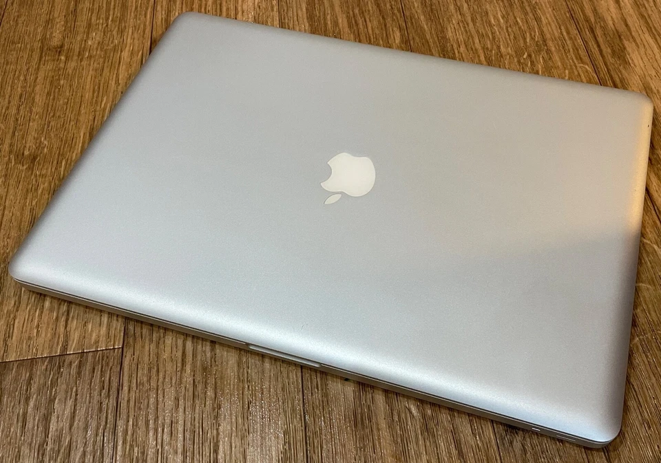 17" Apple MacBook Pro 2.66GHz Intel Core 2 Duo, 4GB RAM, 256GB SSD, matte screen - Image 3 of 4