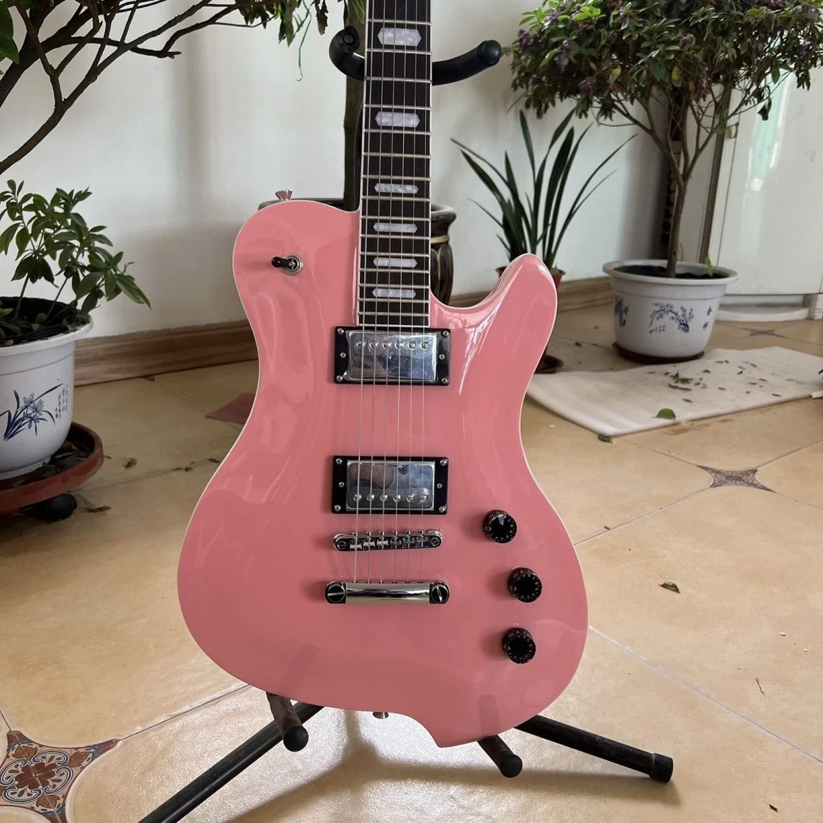 Electric sale pink guitar