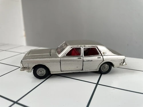 Dinky Toys Ford Zodiac No 164 Silver Opening Doors Bonnet and Boot Vintage