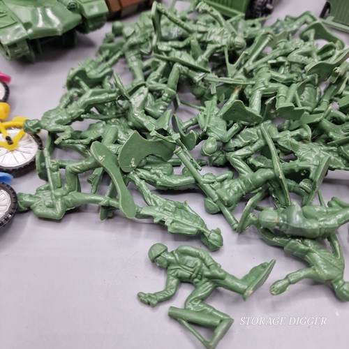 VTG 1980's Lot of 50 Plastic Army Men/Soldiers and Vehicles, Green, Hong Kong - Picture 2 of 15