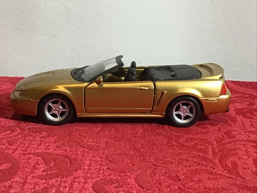 Maisto 99 mustang gt, Mercedes-Benz CLK,  97 Porsche 911, 98 Corvette - Picture 6 of 9